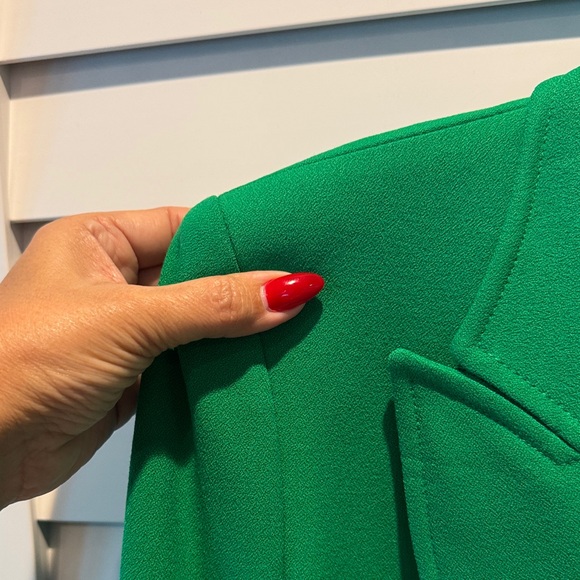Zara Women's Vibrant Green Tailored Double-Breasted Blazer with Gold Buttons. - Picture 7 of 12